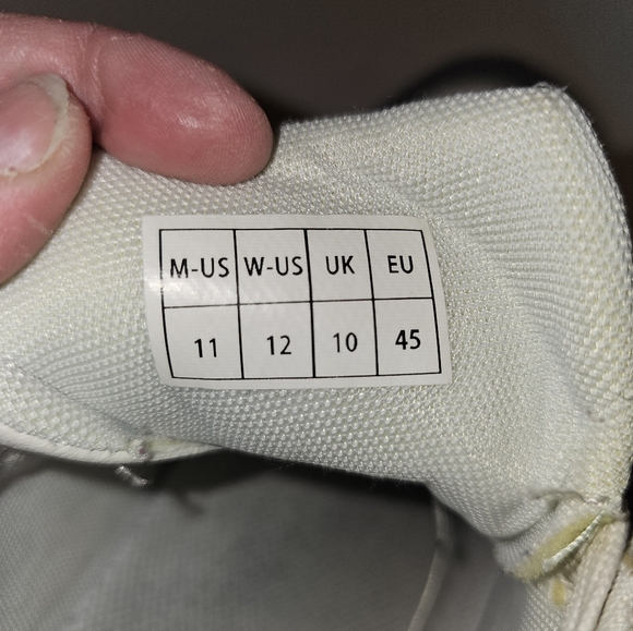 Axel Arigato White and Gray Sneakers - Picture 3 of 16